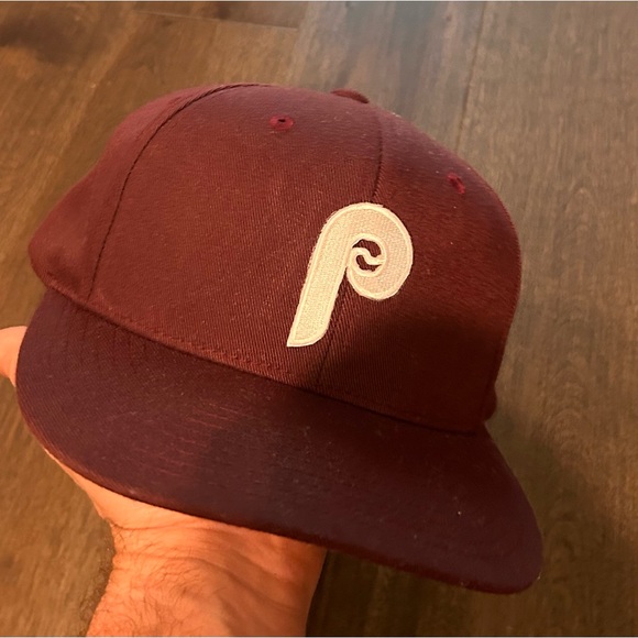Philadelphia Phillies Retro Throwback Logo Maroon Snapback Hat Cap. - Picture 2 of 4